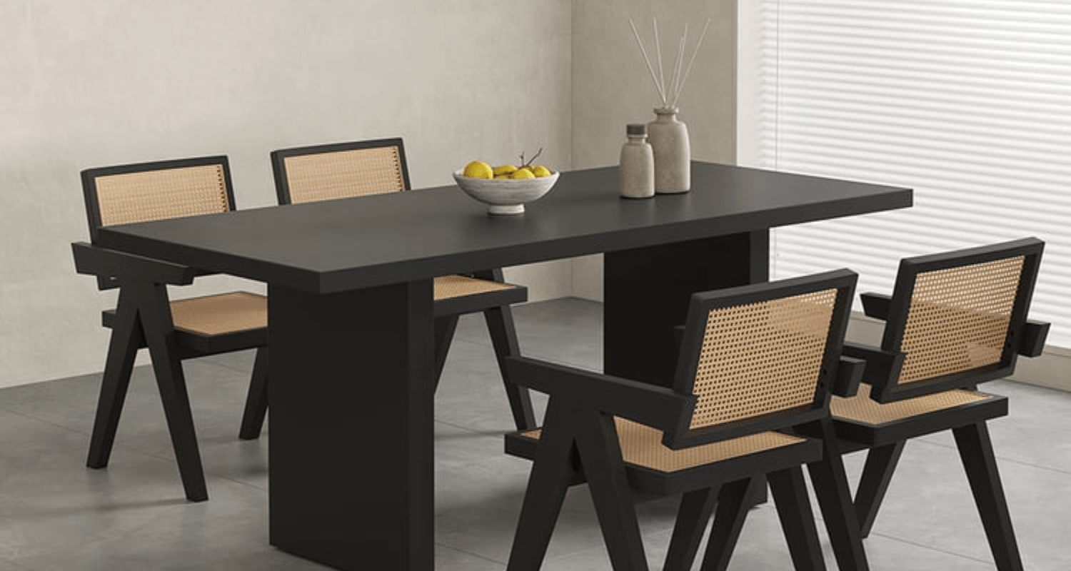 Zwarte beits tafel